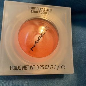 New MAC M.A.C. Cosmetics Glow Play Blush in That’s Peachy color